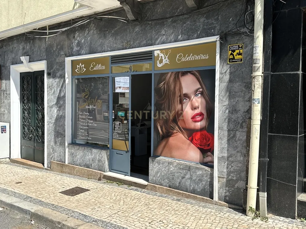 Venda de Negócio de Cabeleireiro e Estética no Centro do Porto - Image 2
