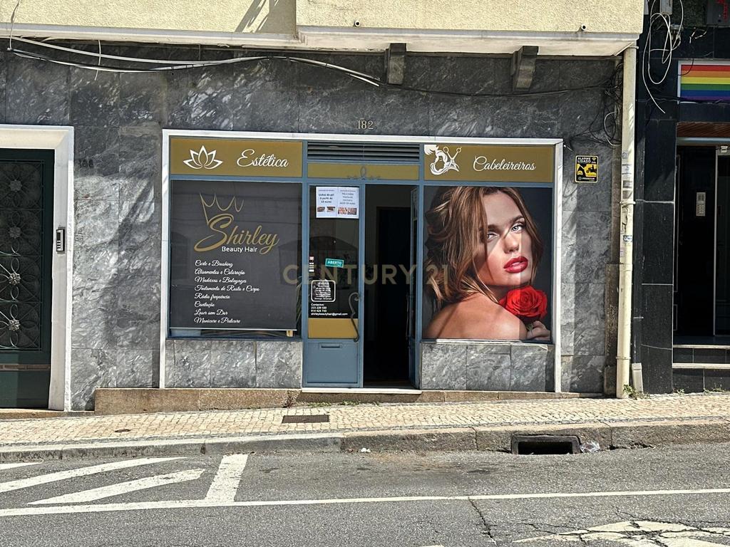 Venda de Negócio de Cabeleireiro e Estética no Centro do Porto - Image 1