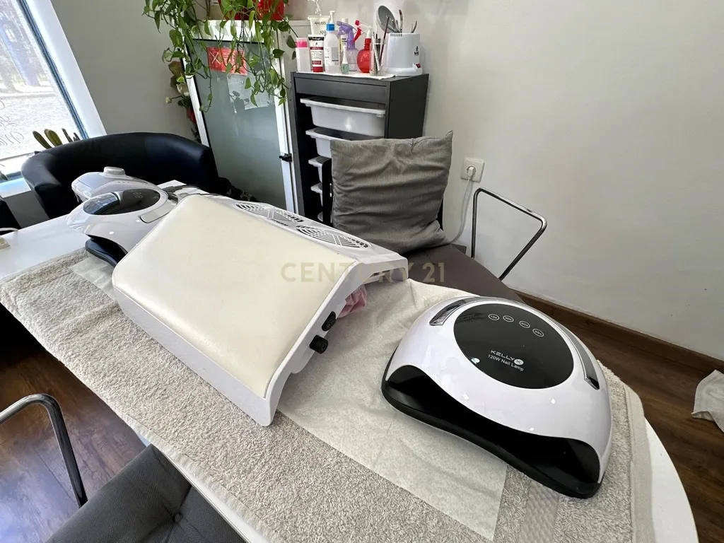 Venda de Negócio de Cabeleireiro e Estética no Centro do Porto - Image 17