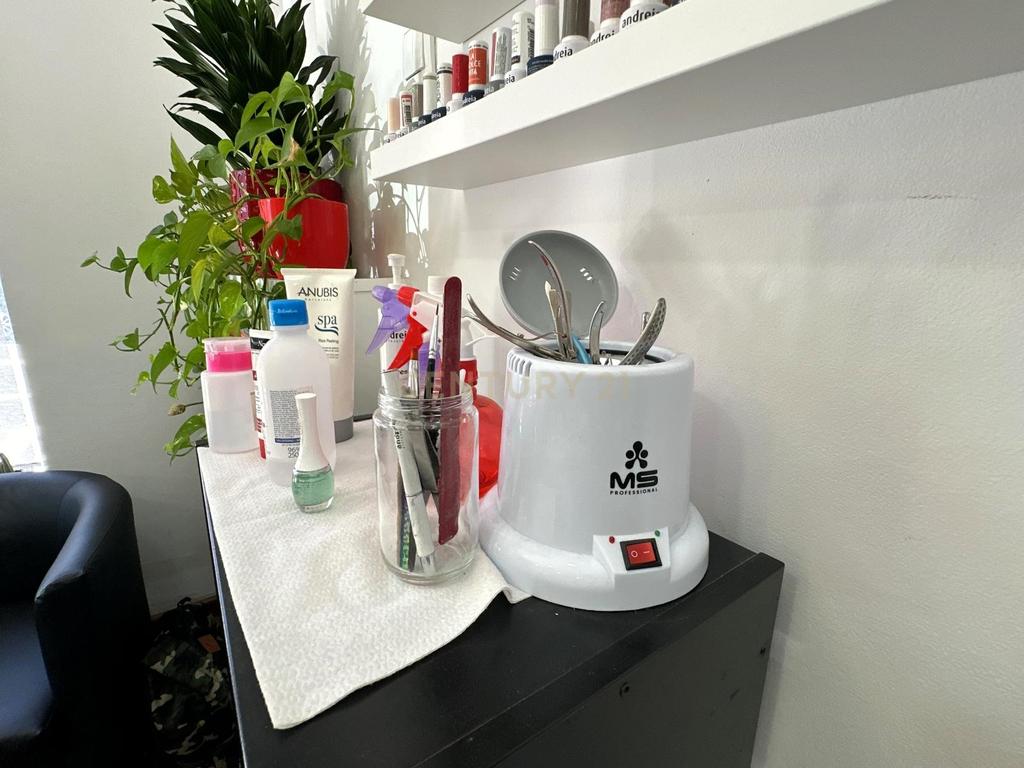 Venda de Negócio de Cabeleireiro e Estética no Centro do Porto - Image 18