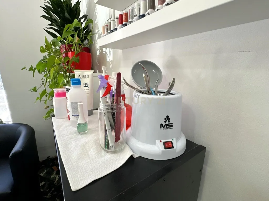 Venda de Negócio de Cabeleireiro e Estética no Centro do Porto - Image 18