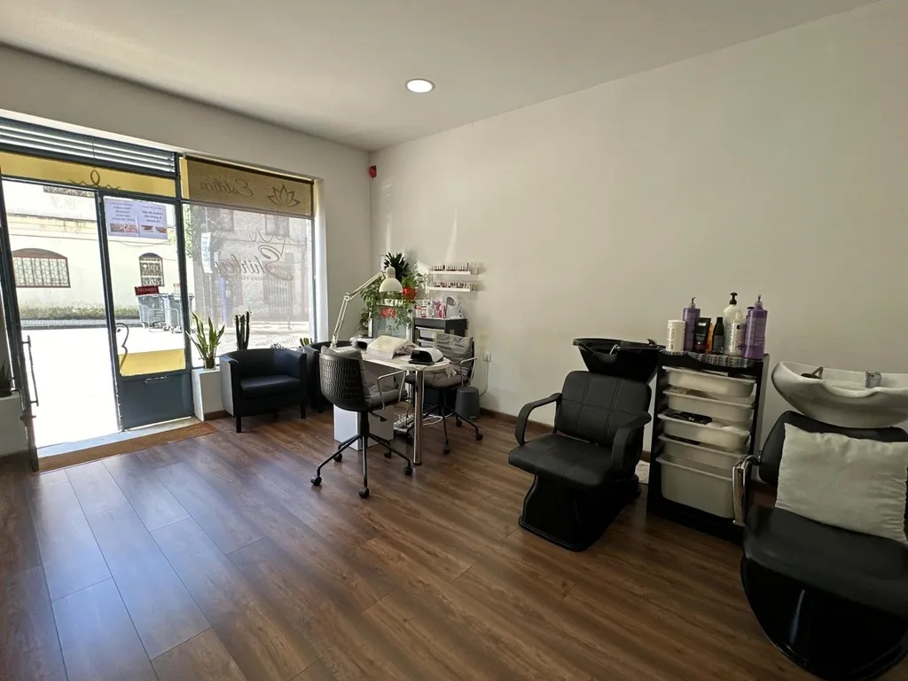 Venda de Negócio de Cabeleireiro e Estética no Centro do Porto - Image 8