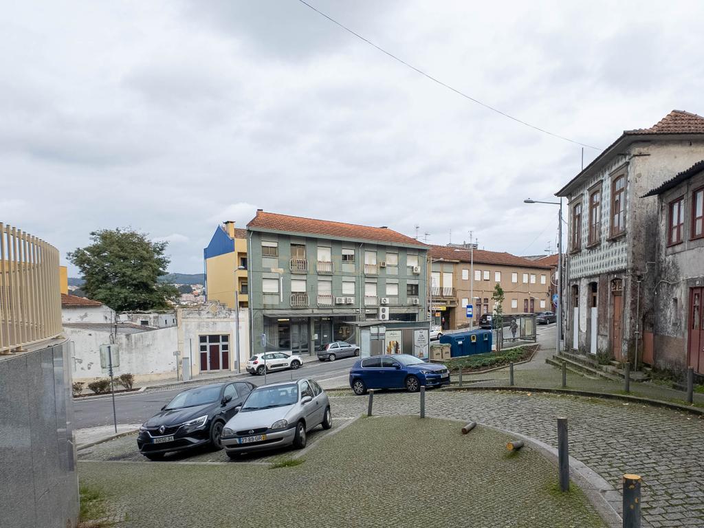 Moradia para restauro no Centro de Gondomar - Image 29