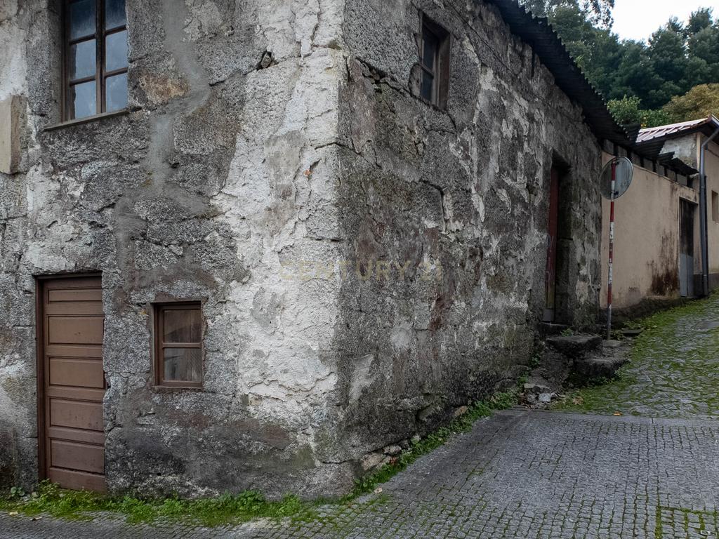 Moradia para restauro no Centro de Gondomar - Image 18