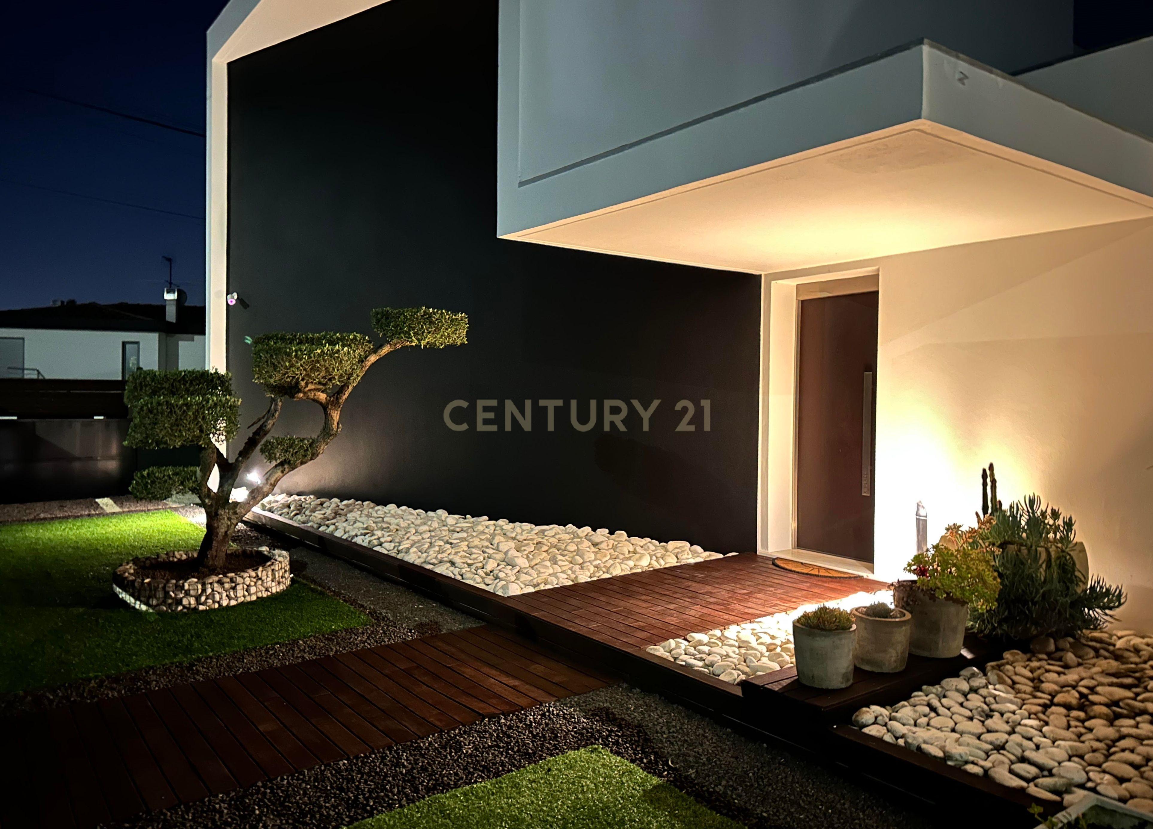 Espaçosa Moradia Térrea Pousos, Leiria: Um Refúgio de Conforto e Elegância - Image 27