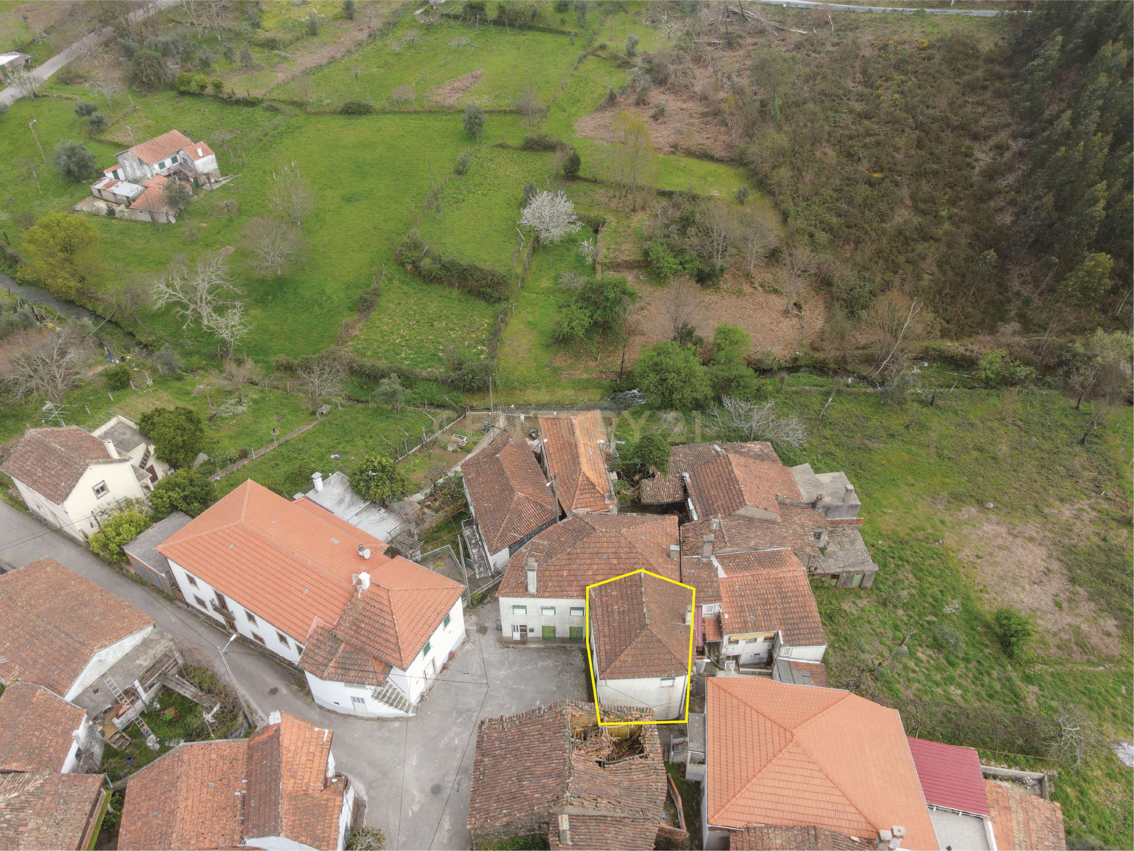 Casa antiga com potencial em Gestosa Fundeira - Image 15