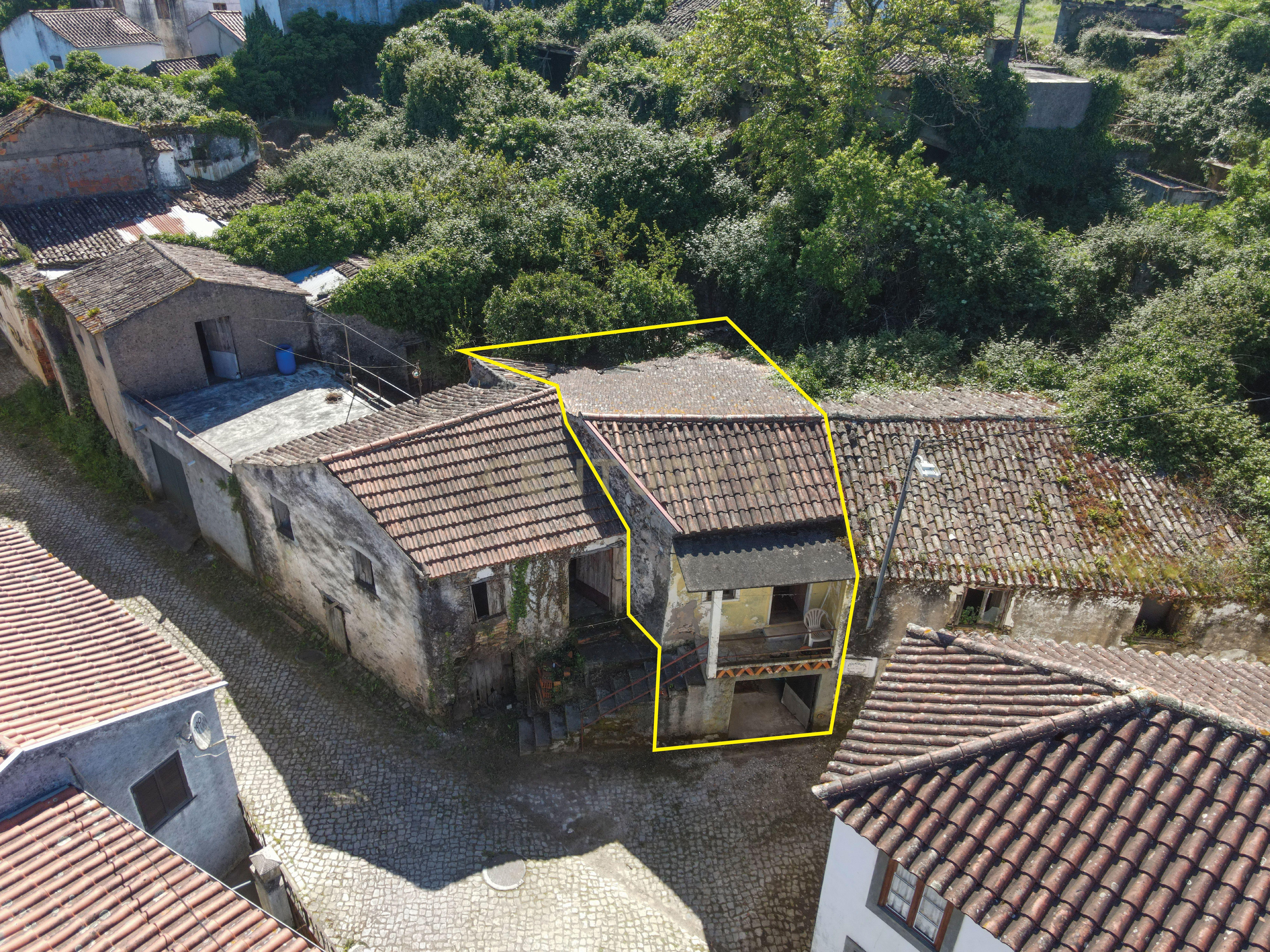 Duas moradias em Cadaixo-Miranda do Corvo - Image 9