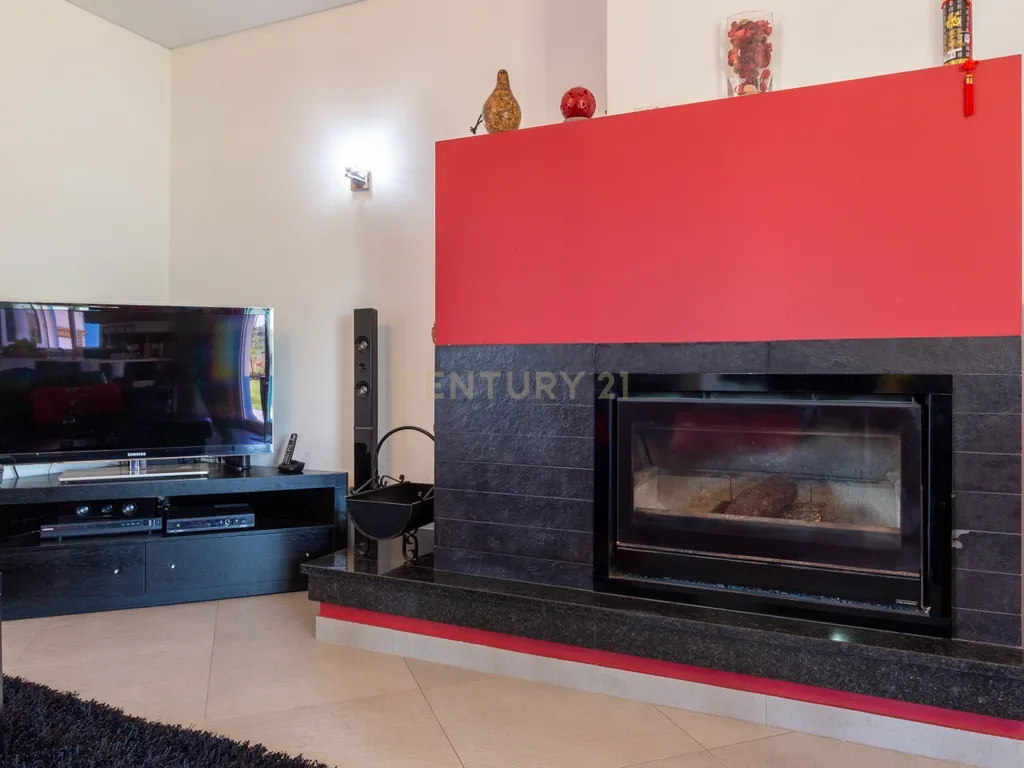 Vende 2 Moradias T2+1 - 19.000M2 de terreno - Moita - Image 9