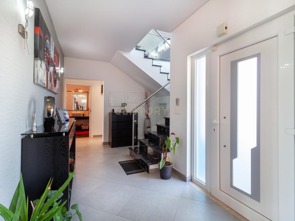 Vende 2 Moradias T2+1 - 19.000M2 de terreno - Moita - Image 16
