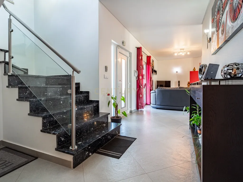 Vende 2 Moradias T2+1 - 19.000M2 de terreno - Moita - Image 20