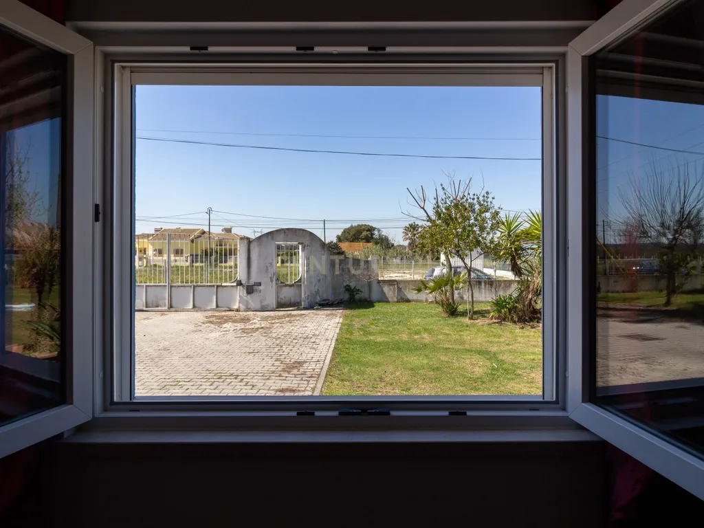 Vende 2 Moradias T2+1 - 19.000M2 de terreno - Moita - Image 13
