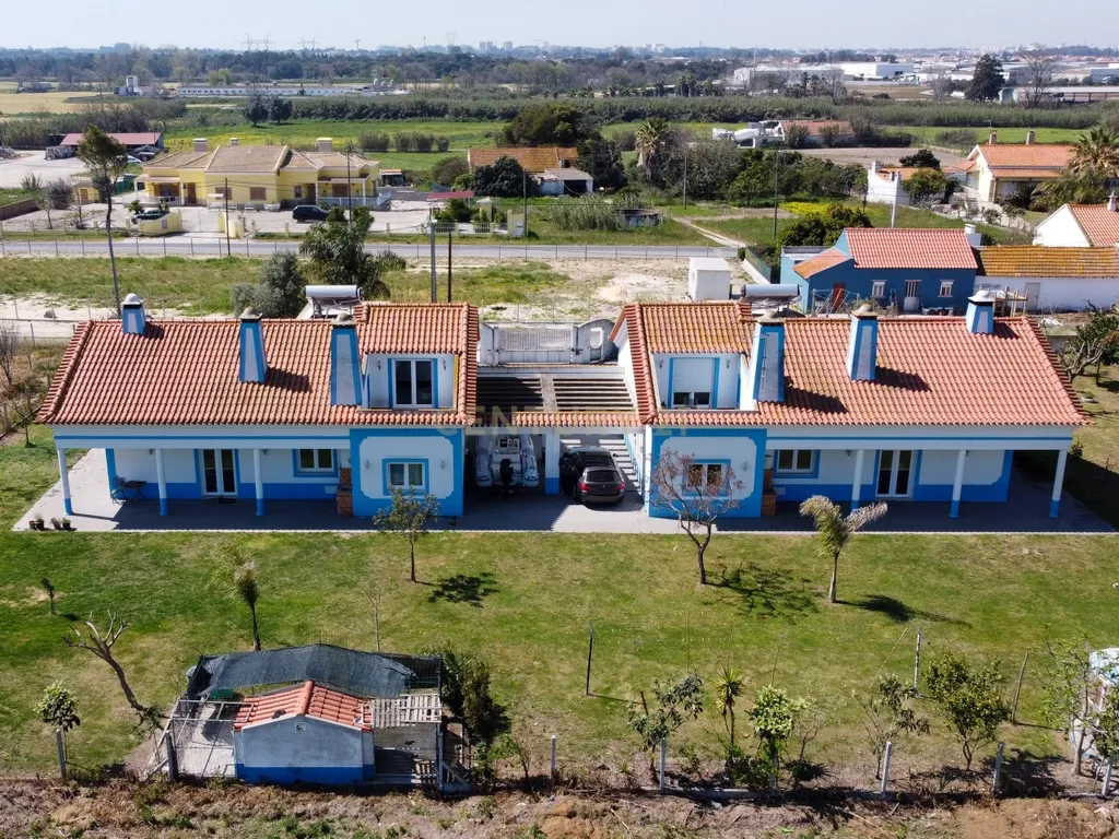 Vende 2 Moradias T2+1 - 19.000M2 de terreno - Moita - Image 1