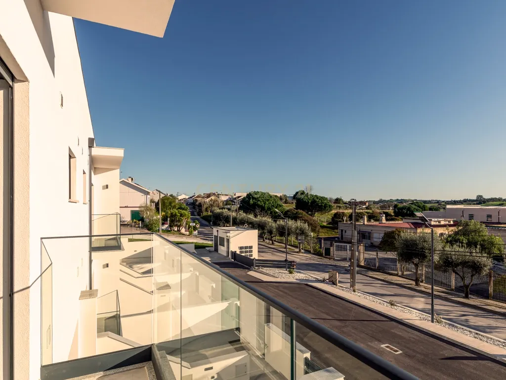Condomínio Villas Mor || Moradia T3 - Segmento de Luxo || Aveiras de Cima || OBRA NOVA - Image 2