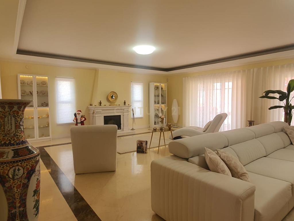 Moradia Premium Isolada situada na avenida da Verdizela ( LUXO ) - Image 4
