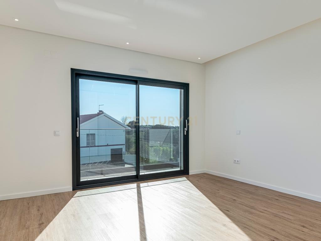 Condomínio Villas Mor || Moradia T4 - Segmento de Luxo || Aveiras de Cima || OBRA NOVA - Image 44