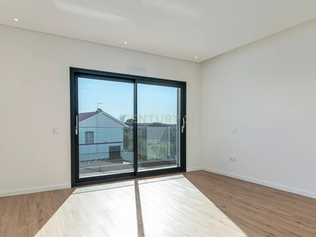Condomínio Villas Mor || Moradia T4 - Segmento de Luxo || Aveiras de Cima || OBRA NOVA - Image 44