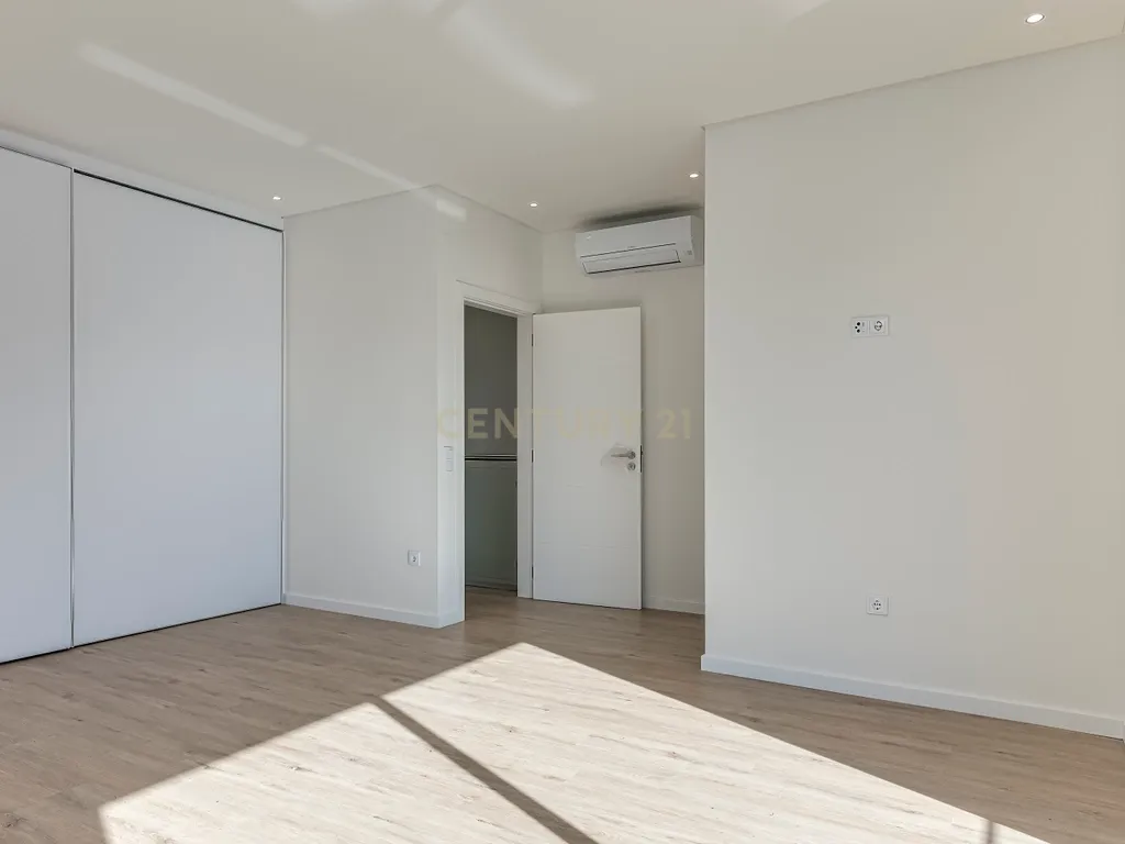 Condomínio Villas Mor || Moradia T4 - Segmento de Luxo || Aveiras de Cima || OBRA NOVA - Image 45