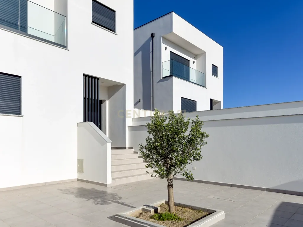 Condomínio Villas Mor || Moradia T4 - Segmento de Luxo || Aveiras de Cima || OBRA NOVA - Image 6