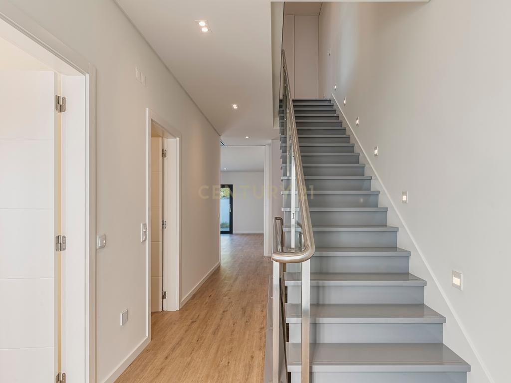 Condomínio Villas Mor || Moradia T4 - Segmento de Luxo || Aveiras de Cima || OBRA NOVA - Image 4