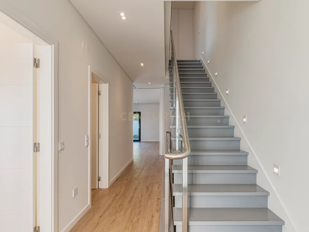 Condomínio Villas Mor || Moradia T4 - Segmento de Luxo || Aveiras de Cima || OBRA NOVA - Image 4
