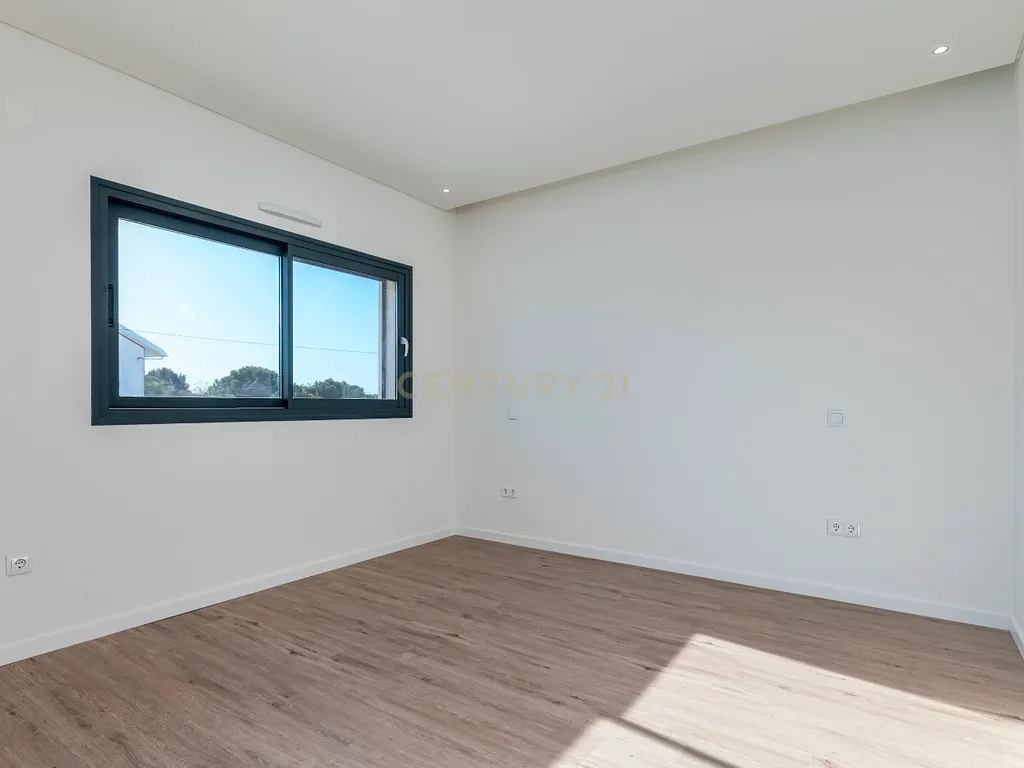 Condomínio Villas Mor || Moradia T4 - Segmento de Luxo || Aveiras de Cima || OBRA NOVA - Image 7