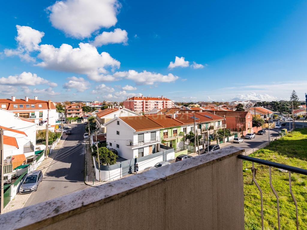 Duplex Renovado com Terraços em Mem-Martins - Image 18
