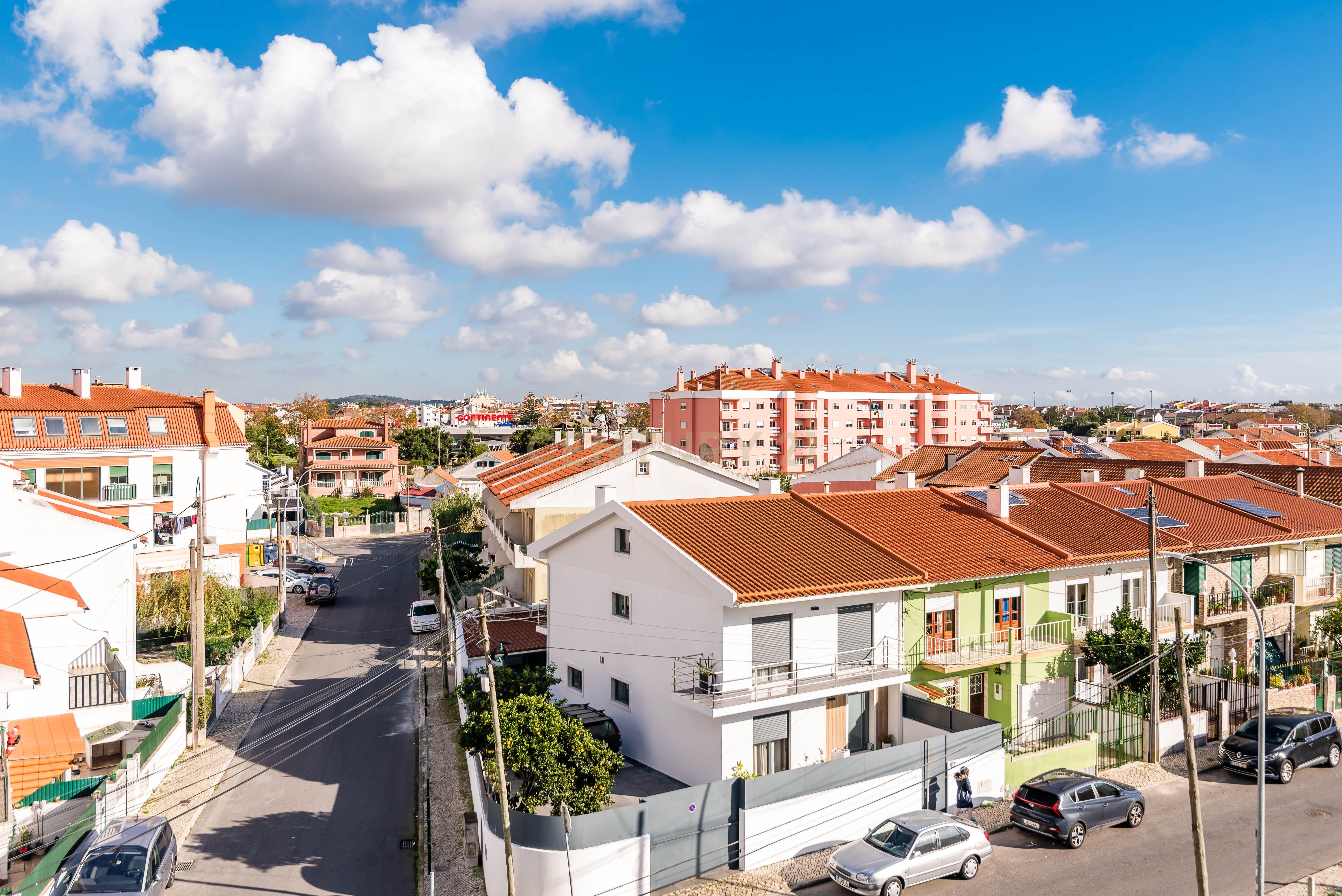 Duplex Renovado com Terraços em Mem-Martins - Image 45