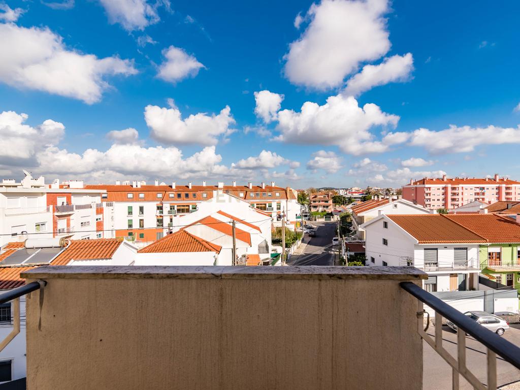 Duplex Renovado com Terraços em Mem-Martins - Image 16