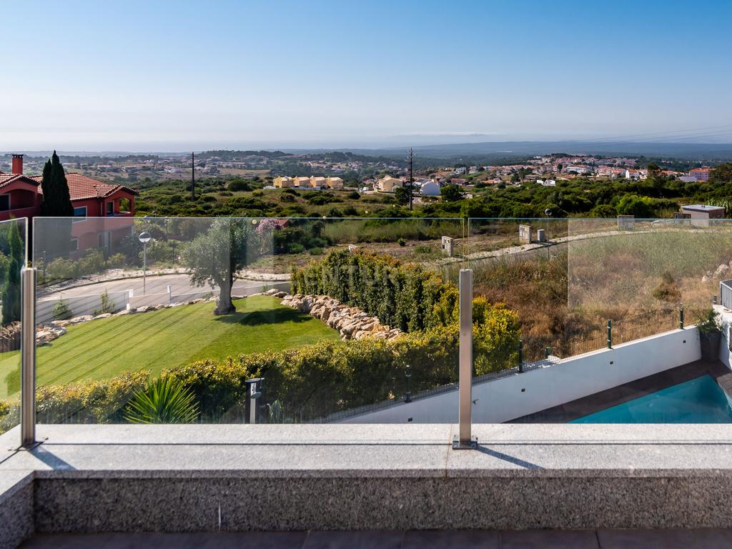 Moradia T3+2 | Sesimbra com Piscina, Jacuzzi, duas Pérgulas Bioclimáticas e muito mais. - Image 108