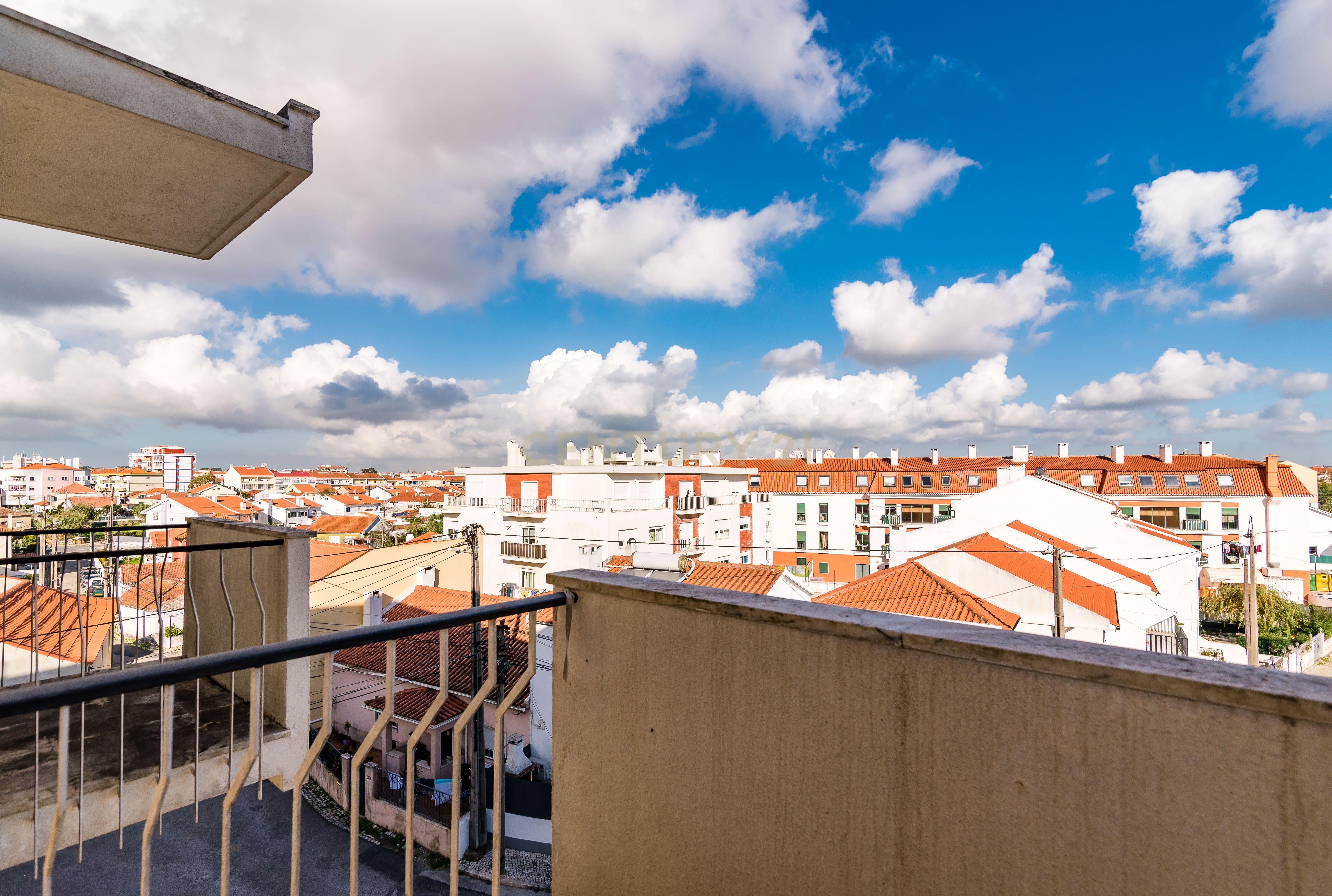 Duplex Renovado com Terraços em Mem-Martins - Image 17