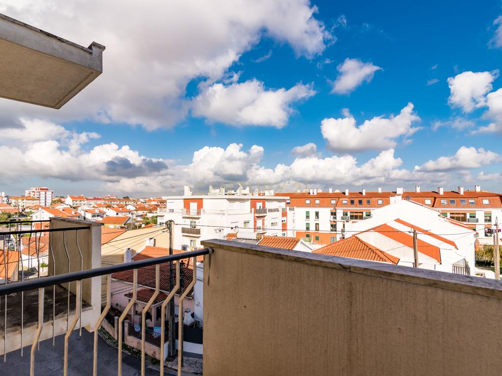 Duplex Renovado com Terraços em Mem-Martins - Image 17
