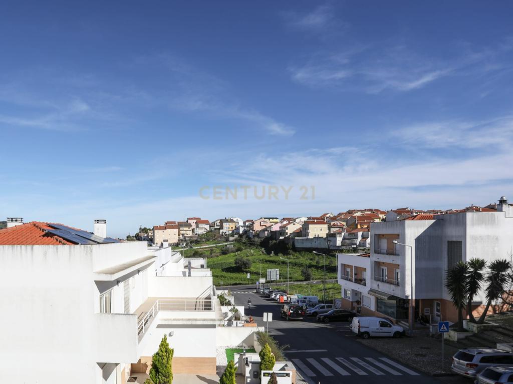 Moradia em Caneças, com piscina, sótao e um anexo com churrasqueira e quarto independente - Image 44
