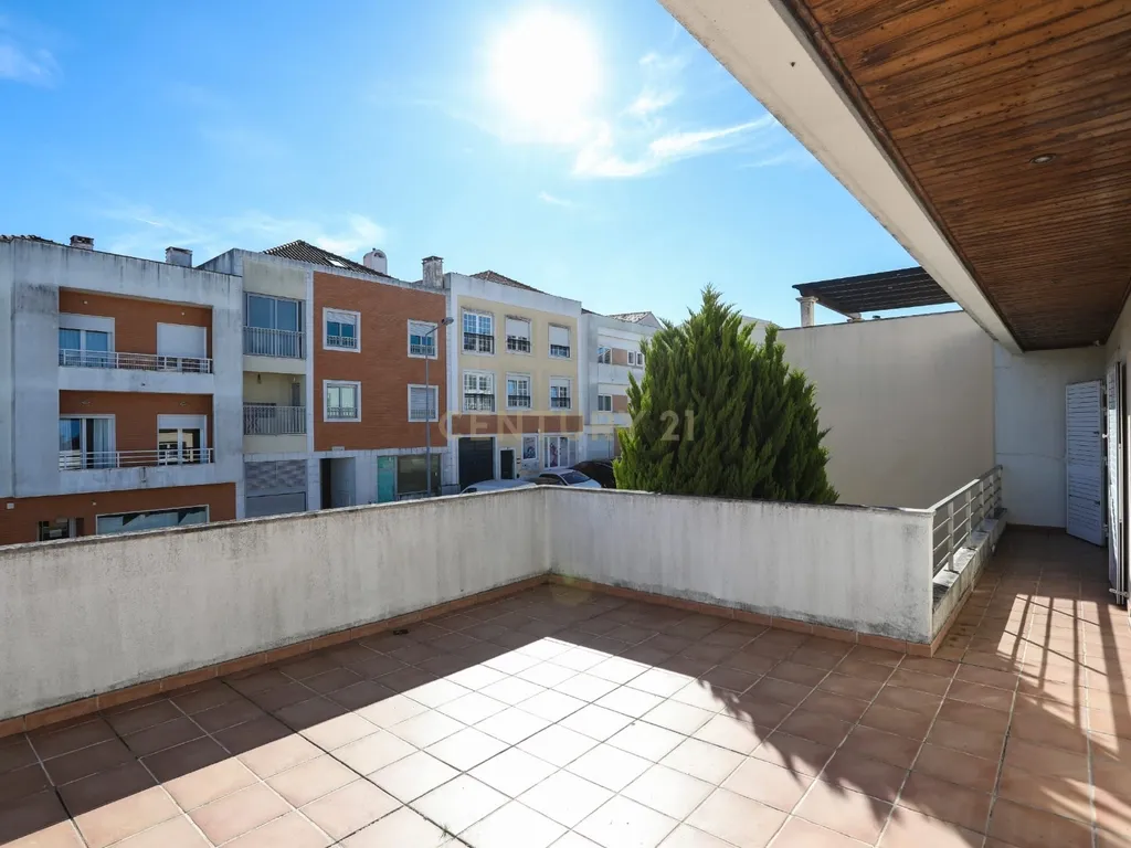 Moradia em Caneças, com piscina, sótao e um anexo com churrasqueira e quarto independente - Image 29