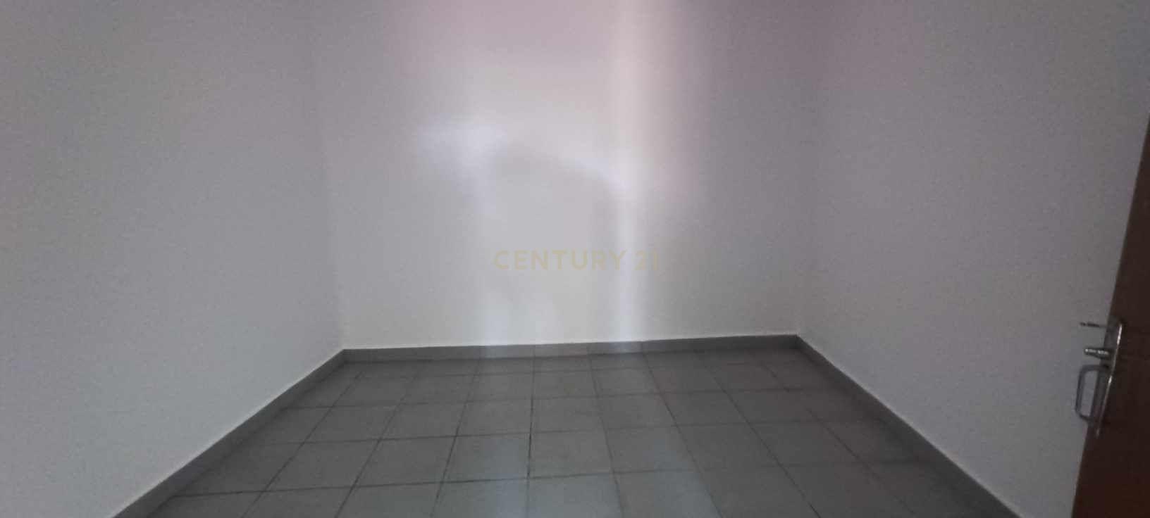 Casa geminada de dois pisos com reabilitação parcial em Vidago / Chaves - Image 9