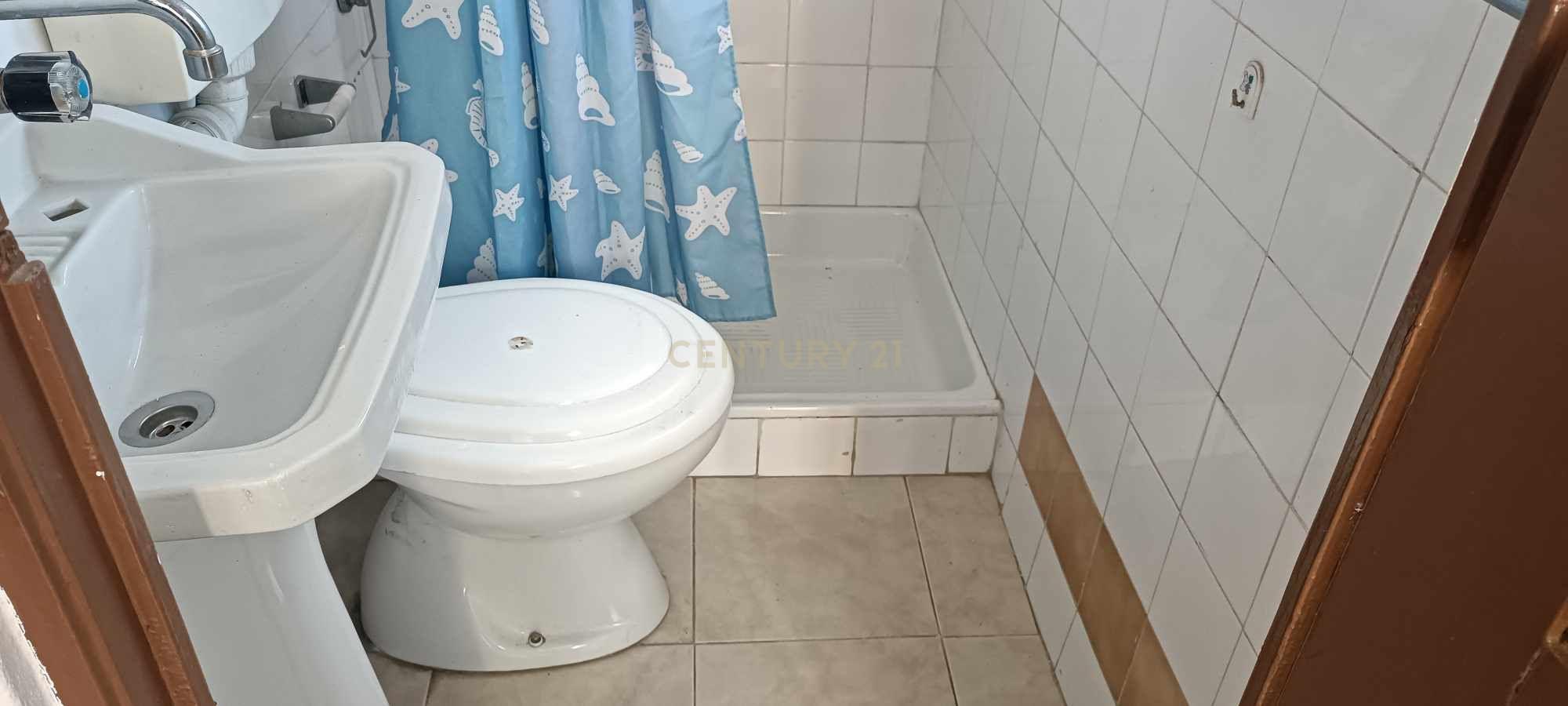 Casa geminada de dois pisos com reabilitação parcial em Vidago / Chaves - Image 10