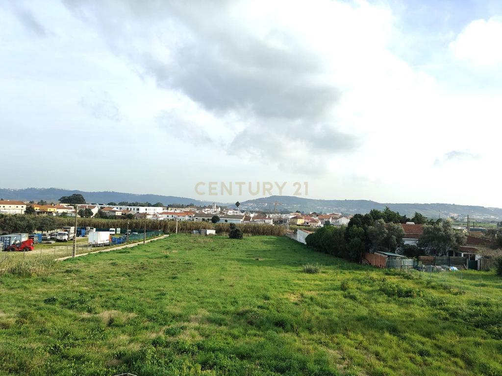 Terreno para Construção no Concelho de Loures - Oportunidade Única! - Image 3