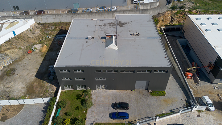 Armazém para venda em Zona Industrial | Alcabideche, Cascais. - Image 1