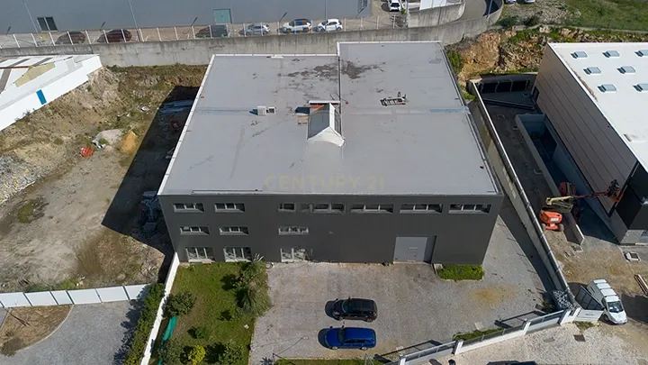 Armazém para venda em Zona Industrial | Alcabideche, Cascais. - Image 1