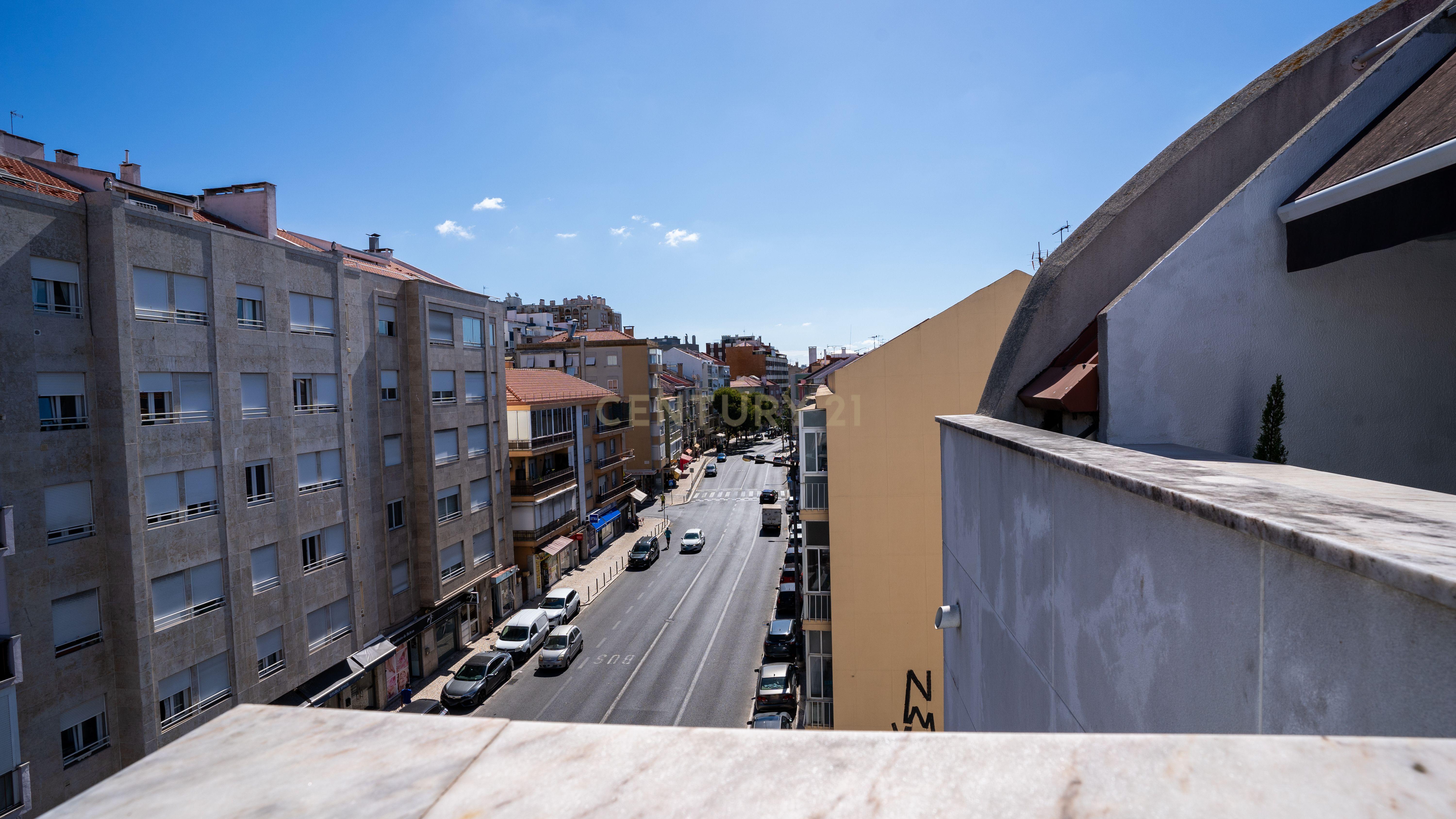 Apartamento com Terraço T2 de Charme em Benfica - Excelência e Conforto - Image 74