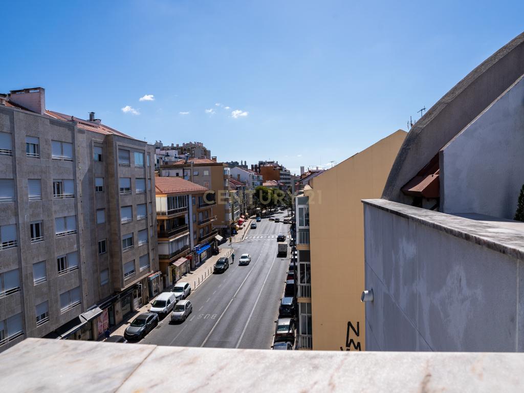 Apartamento com Terraço T2  de Charme em Benfica - Excelência e Conforto - Image 74
