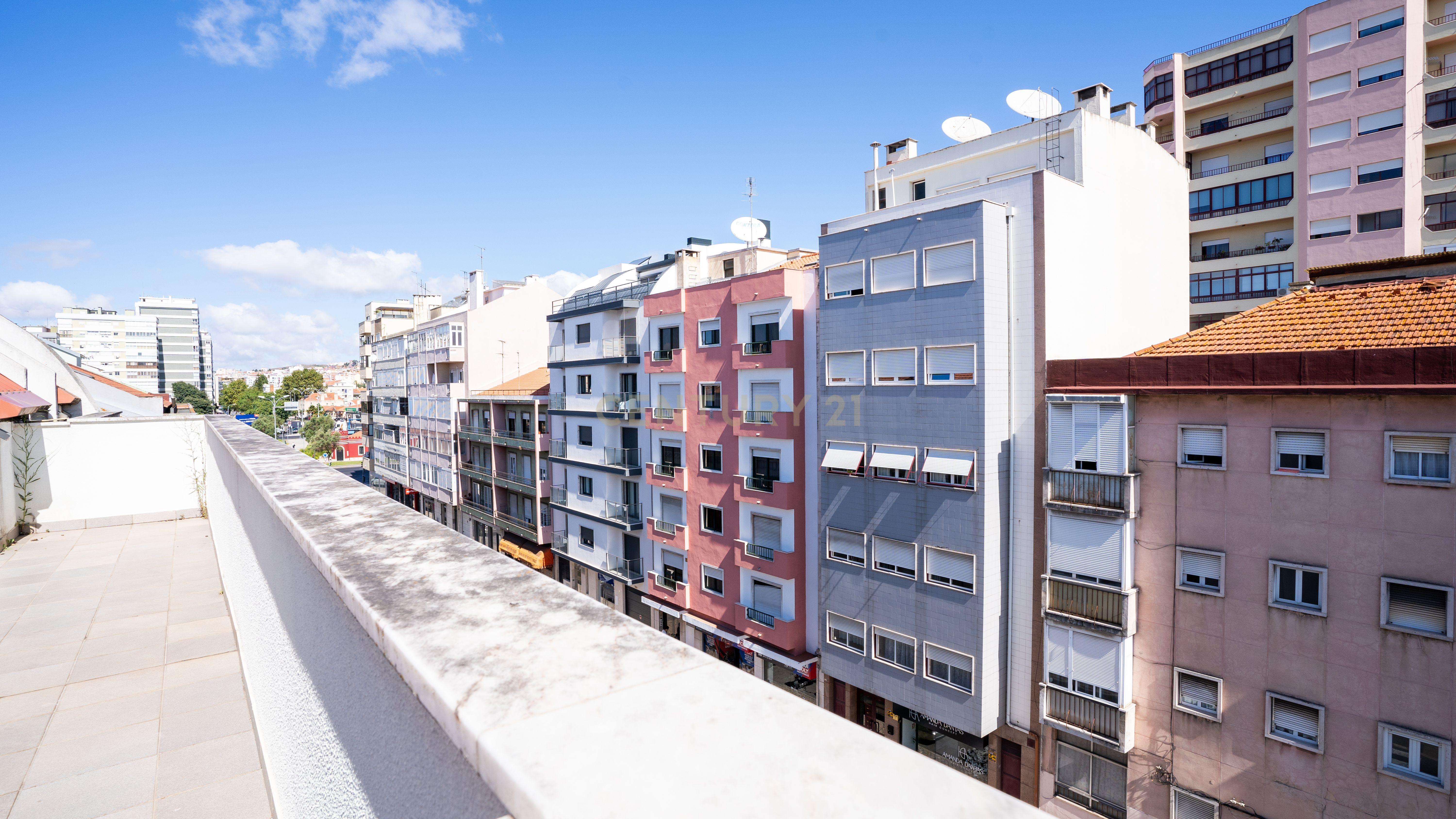 Apartamento com Terraço T2 de Charme em Benfica - Excelência e Conforto - Image 72