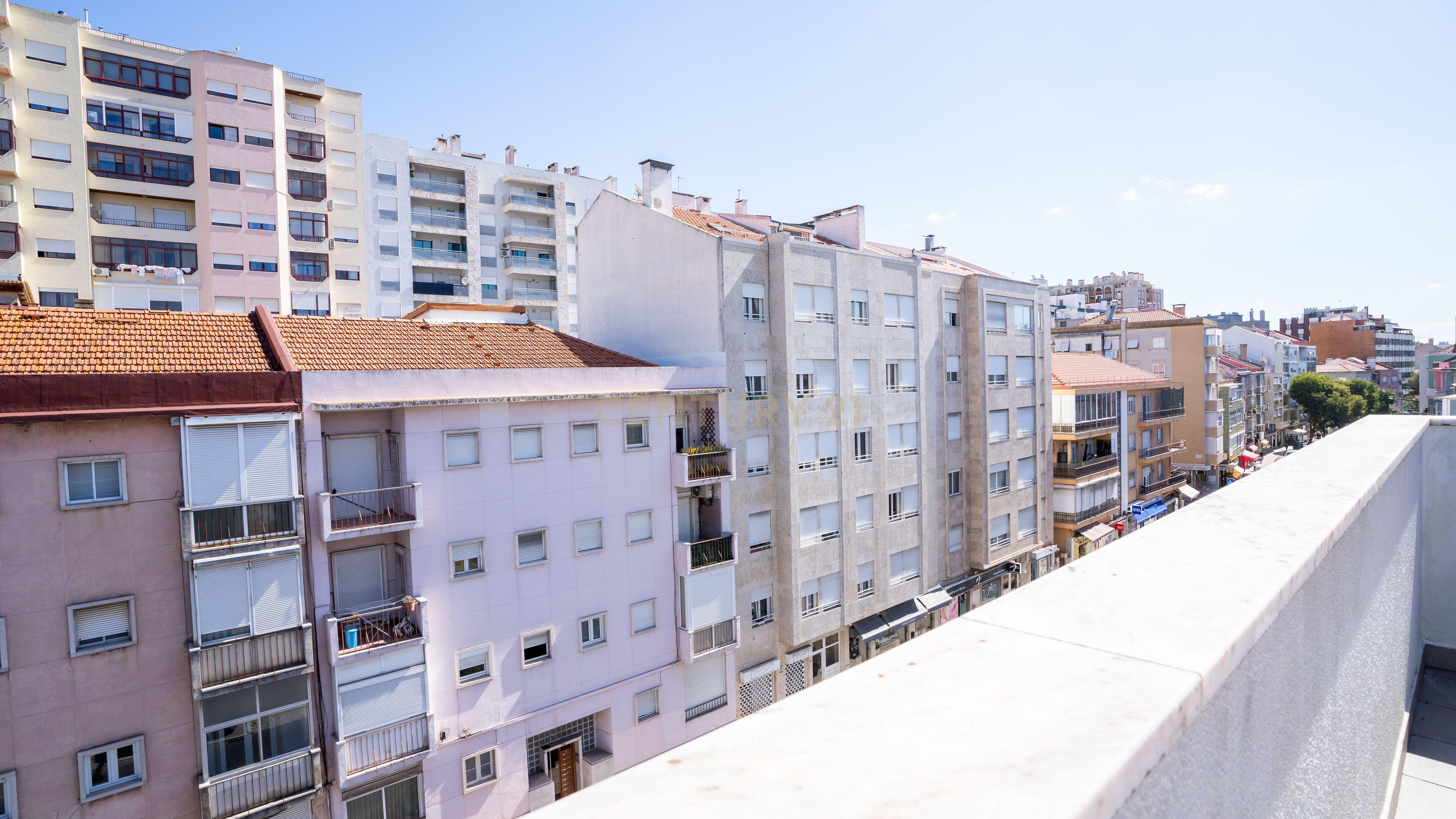 Apartamento com Terraço T2 de Charme em Benfica - Excelência e Conforto - Image 73