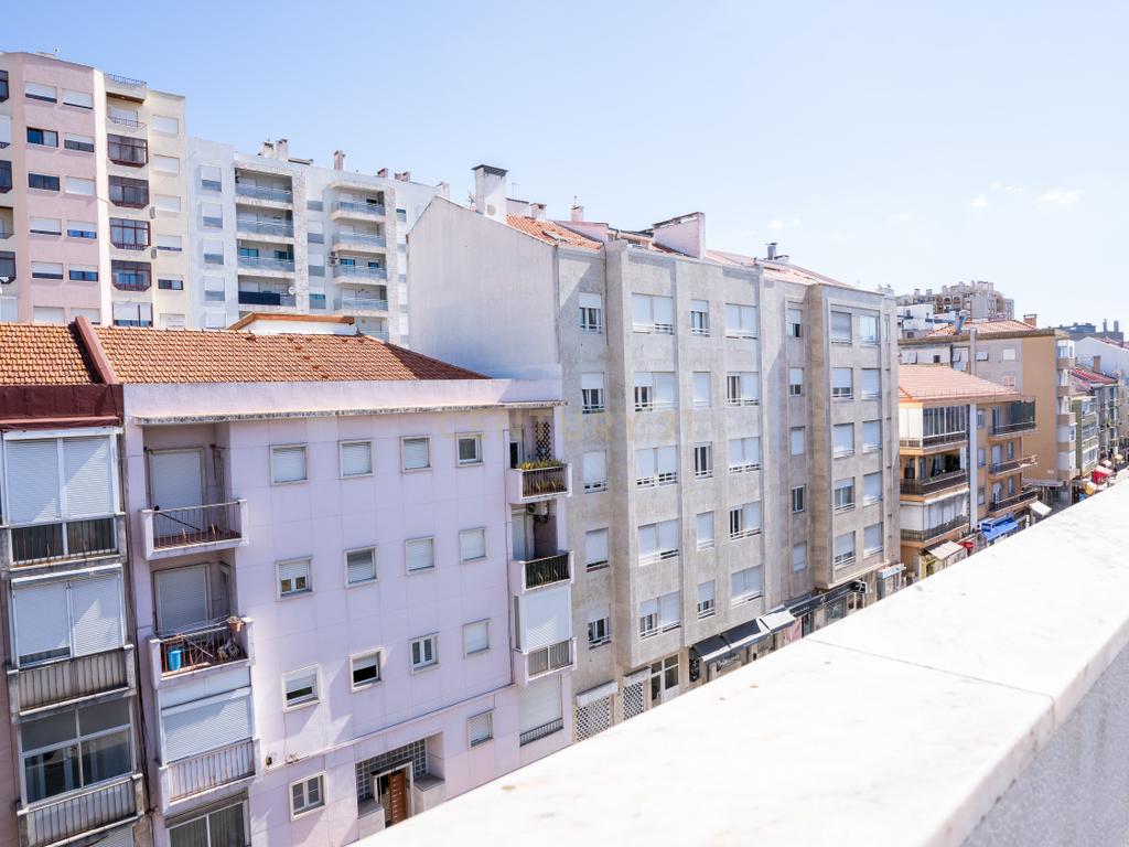 Apartamento com Terraço T2  de Charme em Benfica - Excelência e Conforto - Image 73