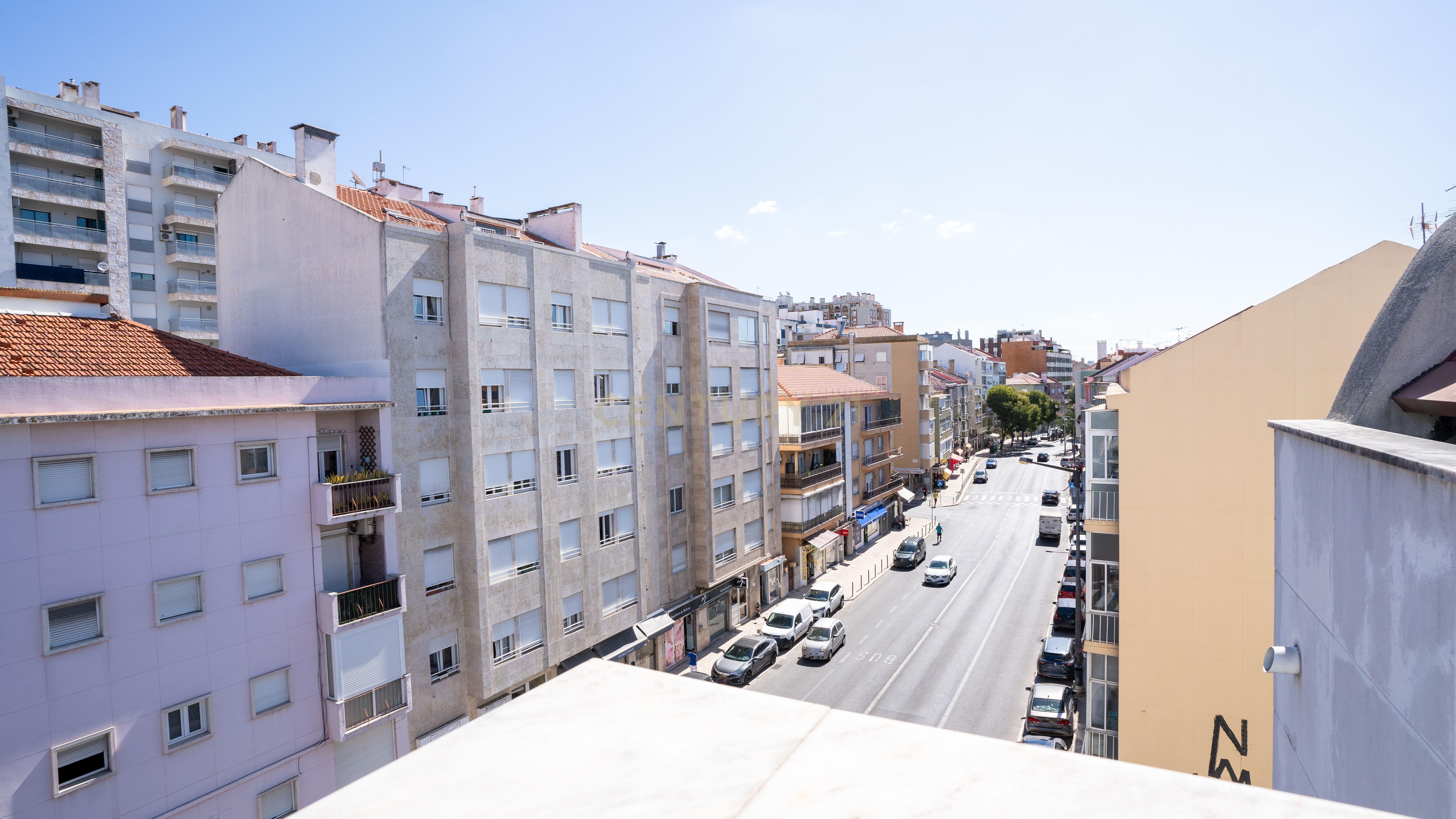 Apartamento com Terraço T2 de Charme em Benfica - Excelência e Conforto - Image 76