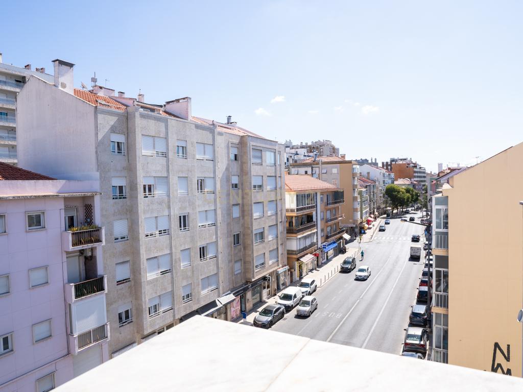 Apartamento com Terraço T2  de Charme em Benfica - Excelência e Conforto - Image 76