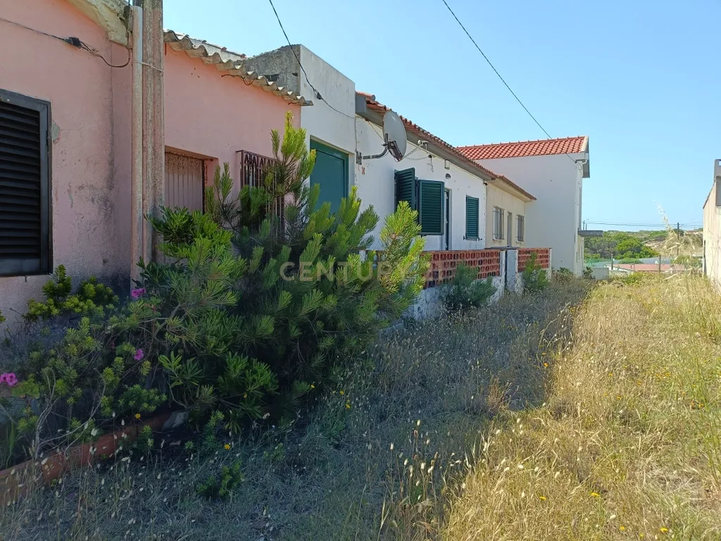 Reservado - Casa de Praia com vista lateral para o mar, com 2 garagens box, logradouro de boas dimensões, 3 quartos, a uma curta distância da praia paradisíaca de Vale Furado - Image 42