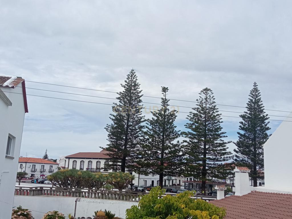 Moradia com 2 andares no centro histórico de Santa Cruz da Graciosa - Image 2