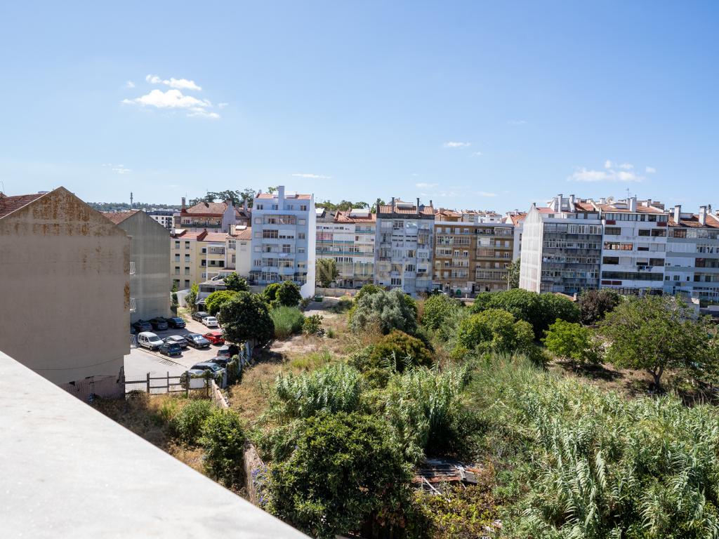 Apartamento com Terraço T2  de Charme em Benfica - Excelência e Conforto - Image 75