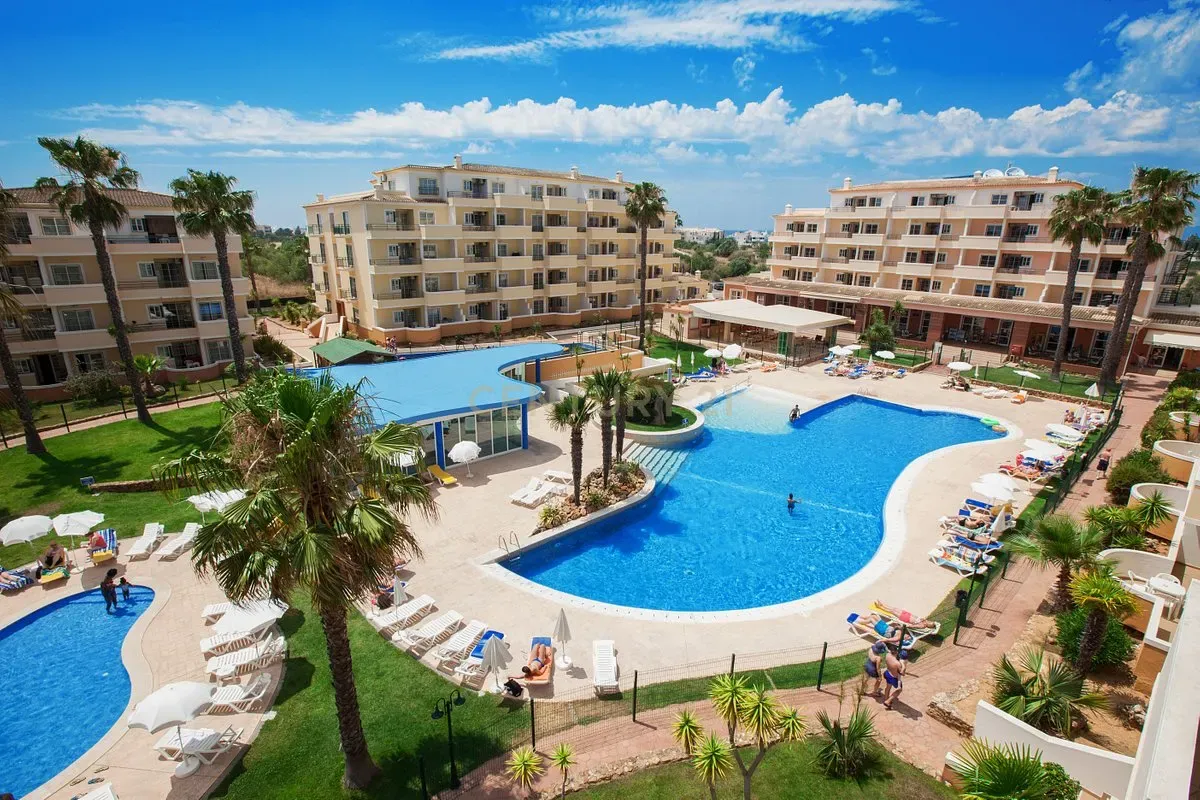 Apartamento T1 em Condomínio fechado com piscina, Vitor`S Plaza Alvor - Image 1