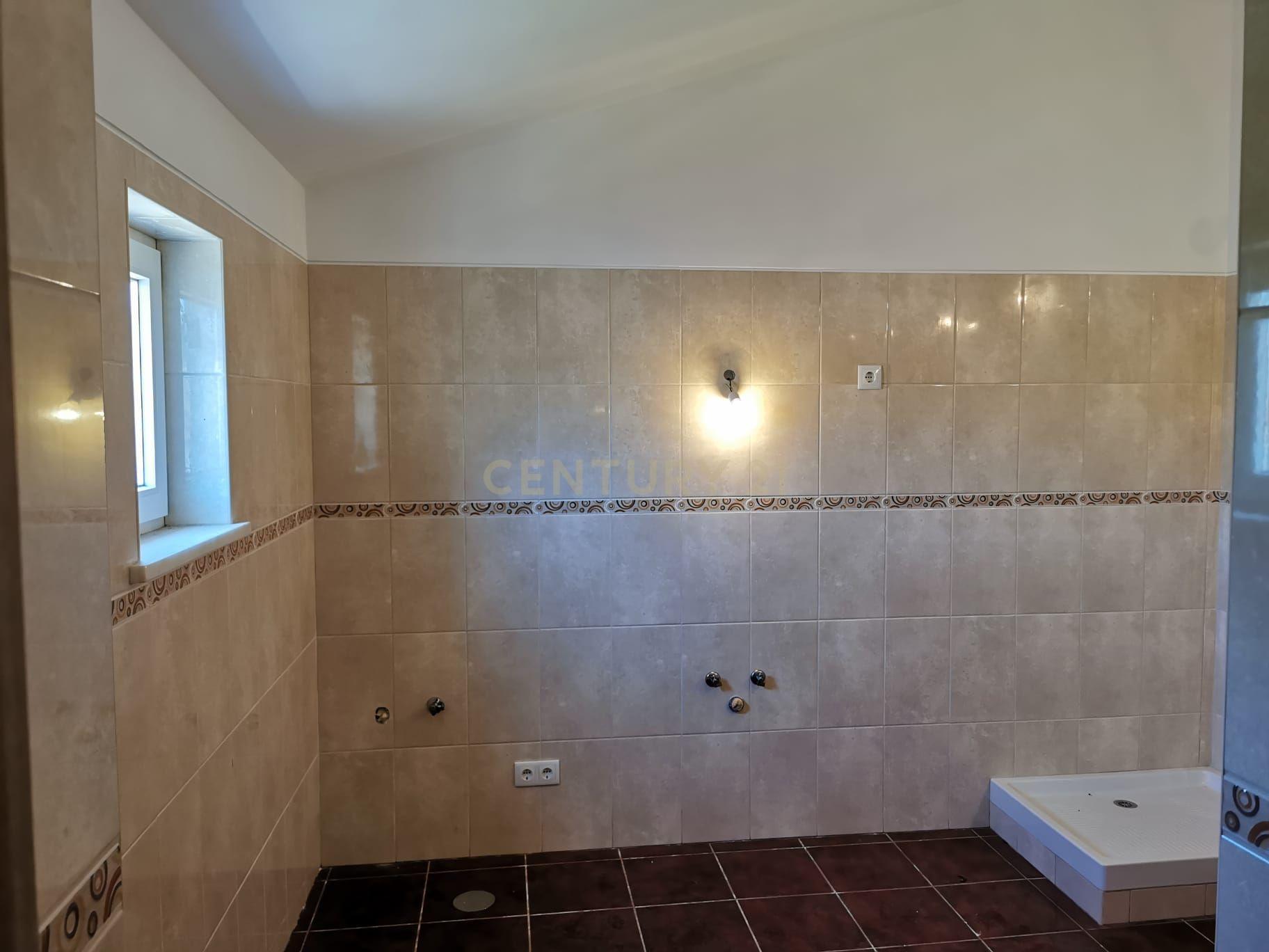 Casa terrea com anexo em ruina - Image 18